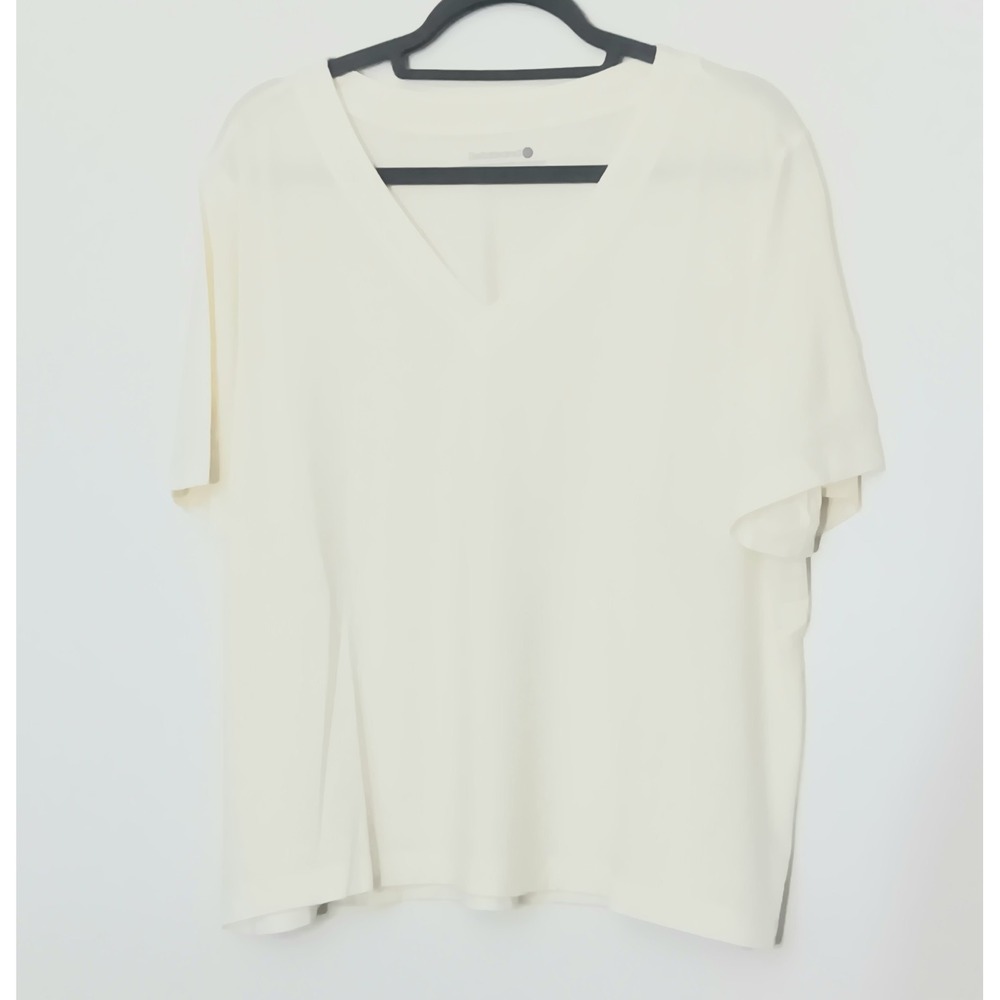 Betabrand Tee‎ Women's Size 2XL White Essential V-Neck Short Sleeve Pullover NEW